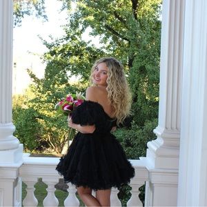 SHERRI HILL BLACK DRESS SIZE 4